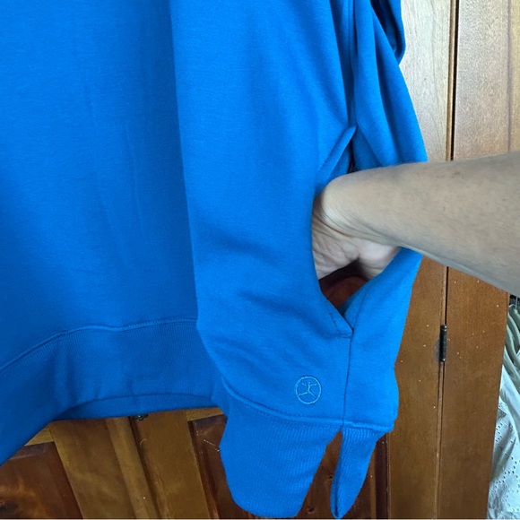 NEW - Danskin Blue Cozy Soft Comfy Crewneck Sweatshirt with Split Hem & Pockets - Picture 8 of 15